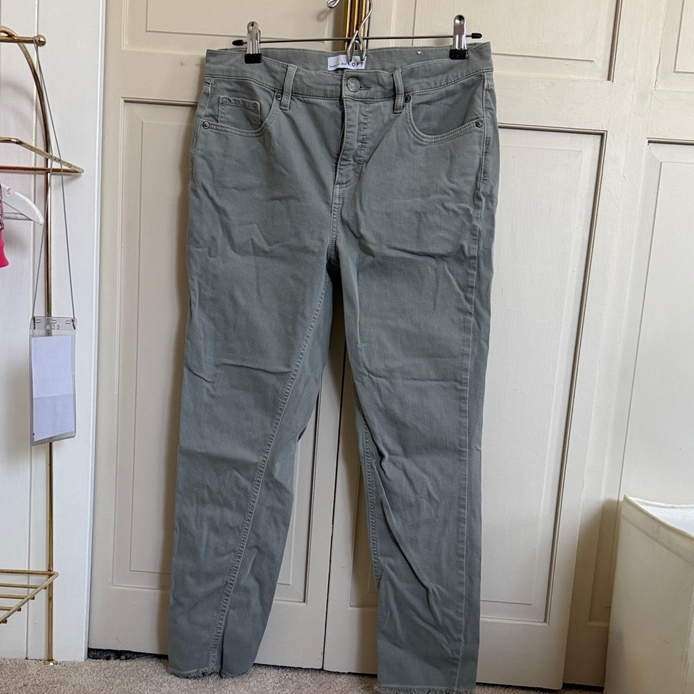 LOFT size 8 Modern Skinny Crop jeans with stretch - washed once !